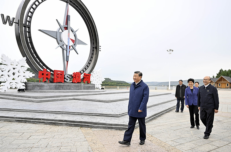 9月6日至8日，中共中央總書(shū)記、國(guó)家主席、中央軍委主席習(xí)近平在黑龍江考察。這是6日下午，習(xí)近平在大興安嶺地區(qū)漠河市北極村考察。